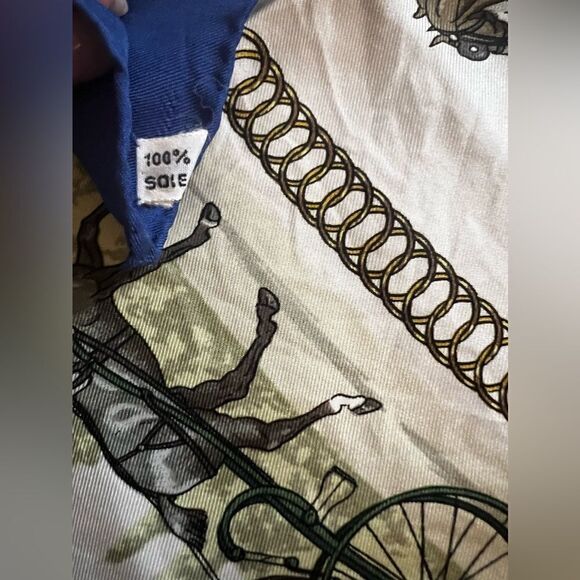 AUTH HERME SCARF, 100% SILK- La Promenade De Longchamps - Picture 5 of 6